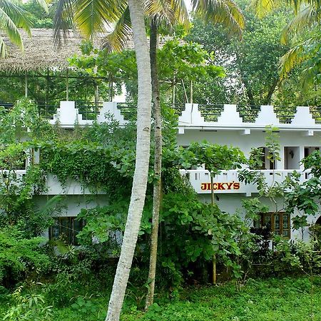 Jickys Nest Hotel Varkala Room photo